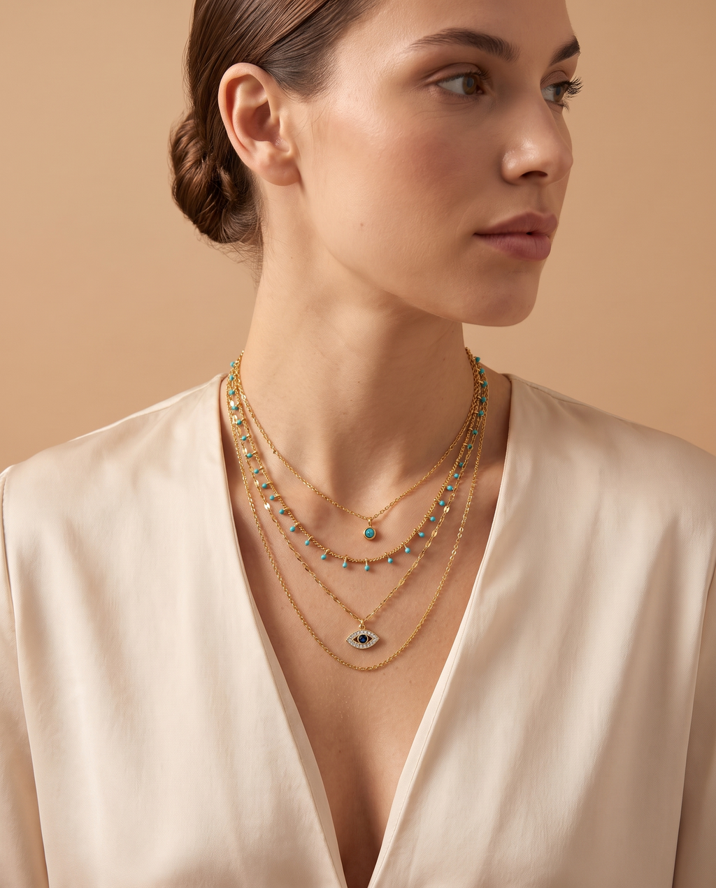 Velvet Grace Necklace, portrait on model | Velvet Grace ketting, portret op model