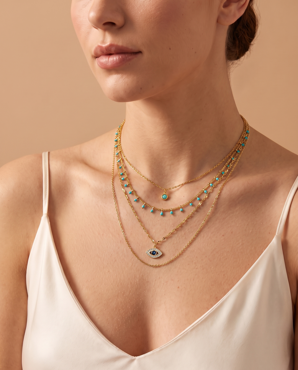 Velvet Grace Necklace, gold-tone layered necklace with eye pendant worn on model | Velvet Grace ketting, goudkleurige laagjesketting met oog-hanger gedragen door model