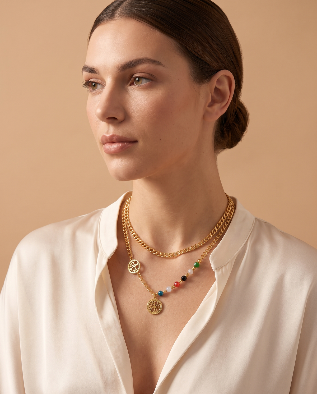 Morning Bliss Necklace, portrait on model | Morning Bliss ketting, portret op model