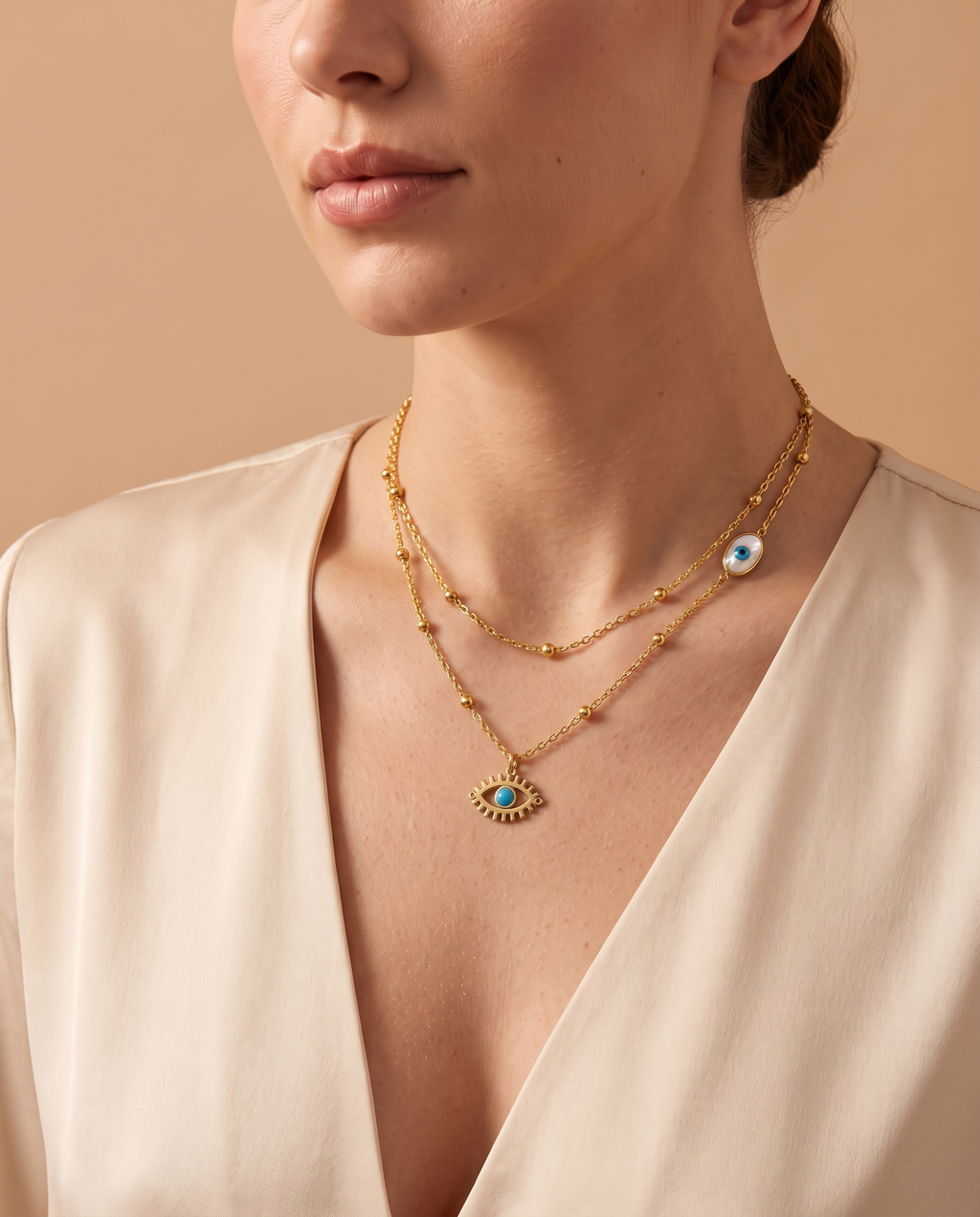 Eternal Flame Necklace, portrait on model | Eternal Flame ketting, portret op model