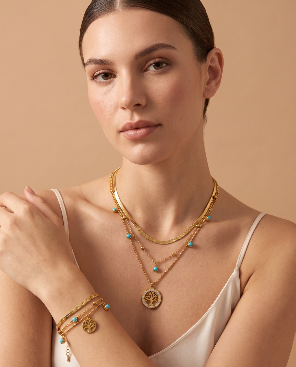Sparkling Sands Set, close-up of Tree of Life charms and turquoise-coloured accents | Sparkling Sands set, close-up van levensboombedels en turquoise accenten