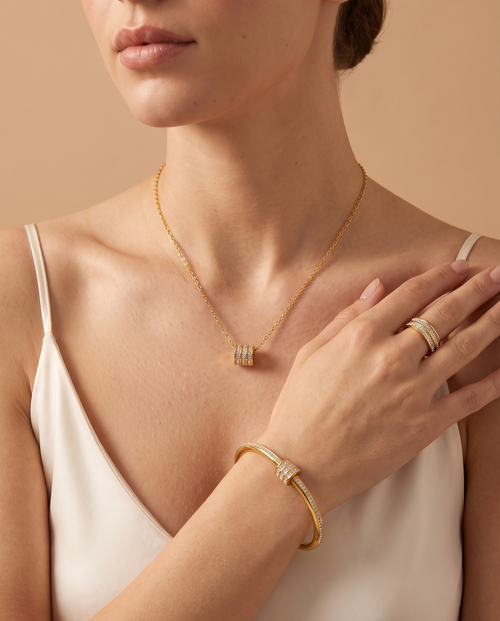 Endless Love 3-Piece Jewelry Set worn on model | Endless Love 3-delige sieradenset gedragen door model