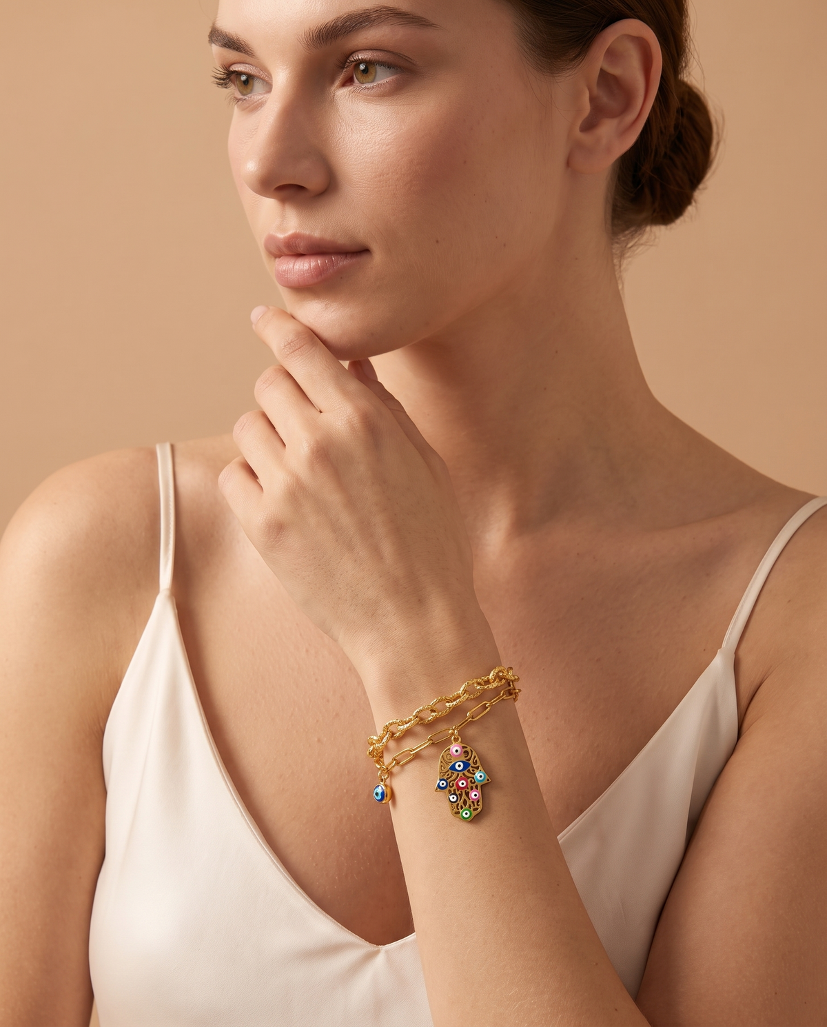 Soft Brilliance Bracelet, lifestyle on model | Soft Brilliance armband, lifestyle op model