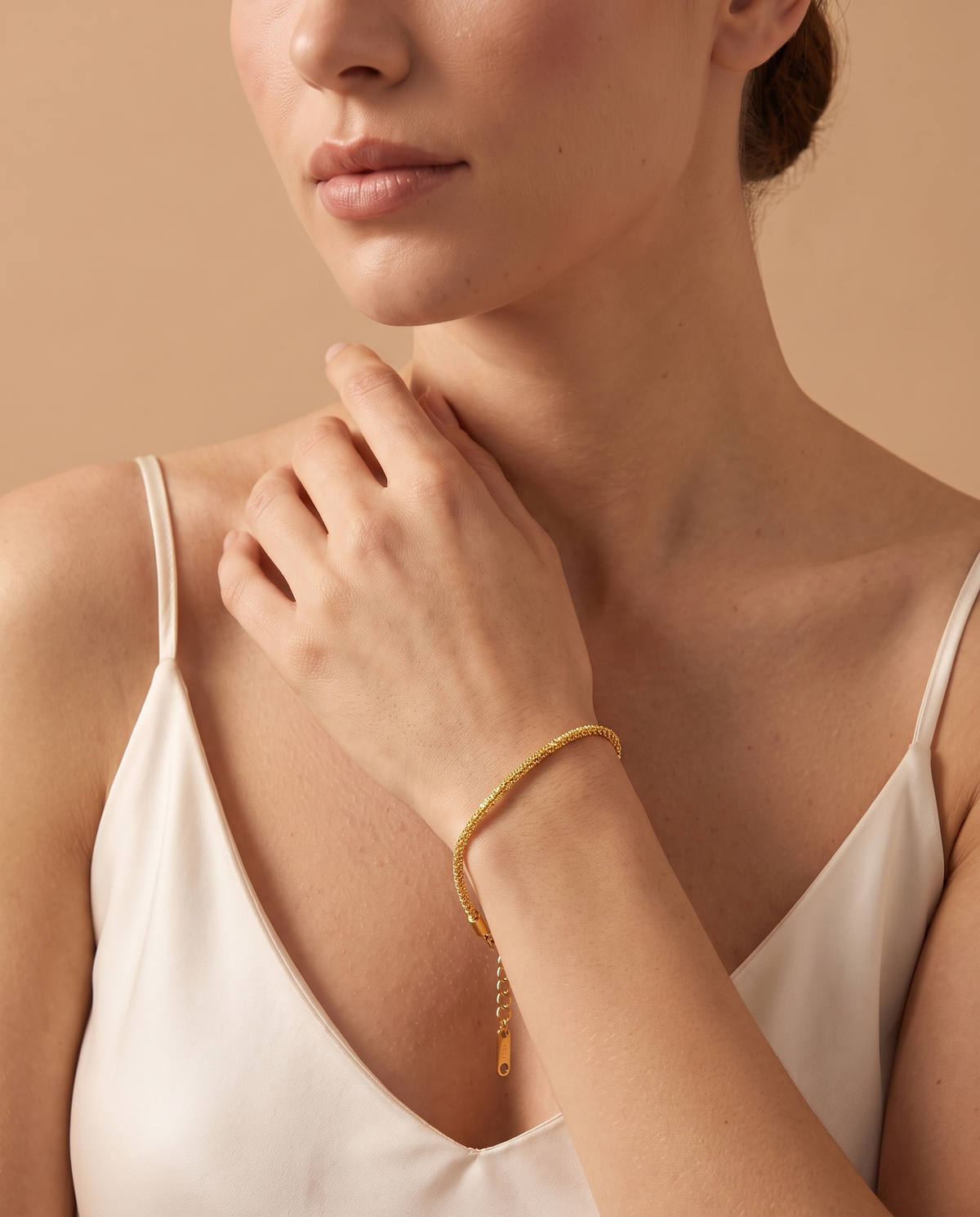 Midnight Charm Bracelet, lifestyle on model | Midnight Charm armband, lifestyle op model