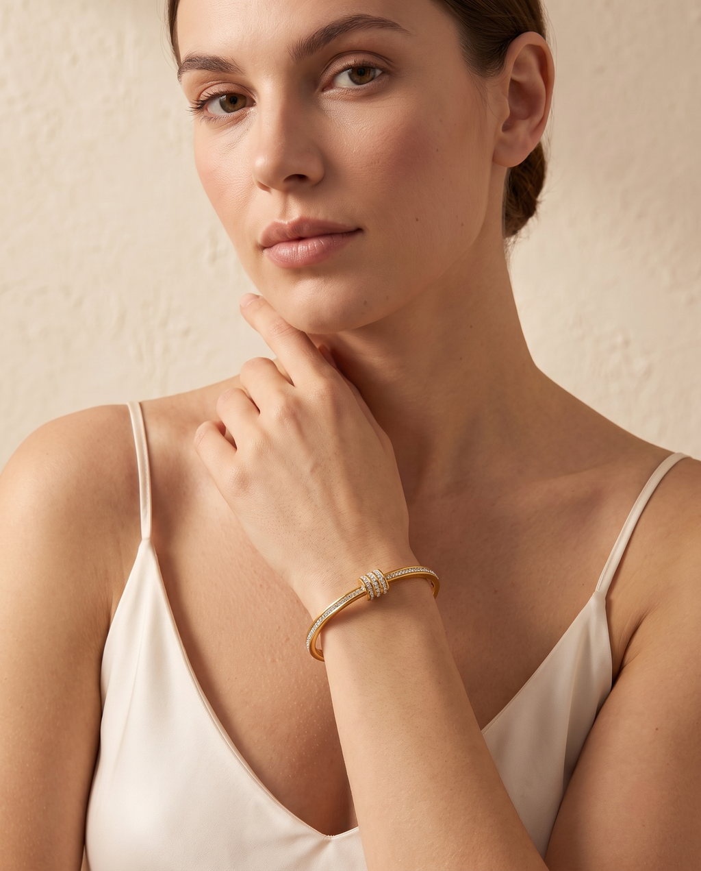 Endless Love Bracelet, lifestyle on model | Endless Love armband, lifestyle op model