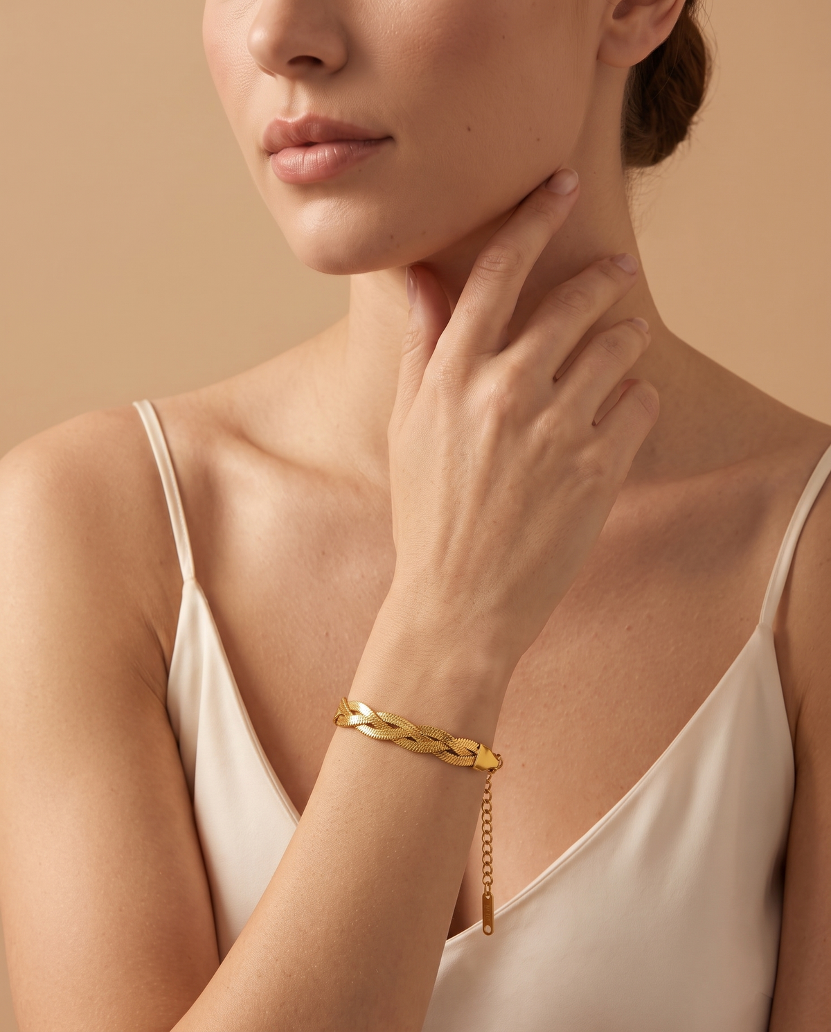Whispering Sands Bracelet, lifestyle on model | Whispering Sands armband, lifestyle op model