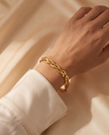 Whispering Sands Bracelet, gold-tone, worn on the wrist | Whispering Sands armband, goudkleurig, gedragen om de pols
