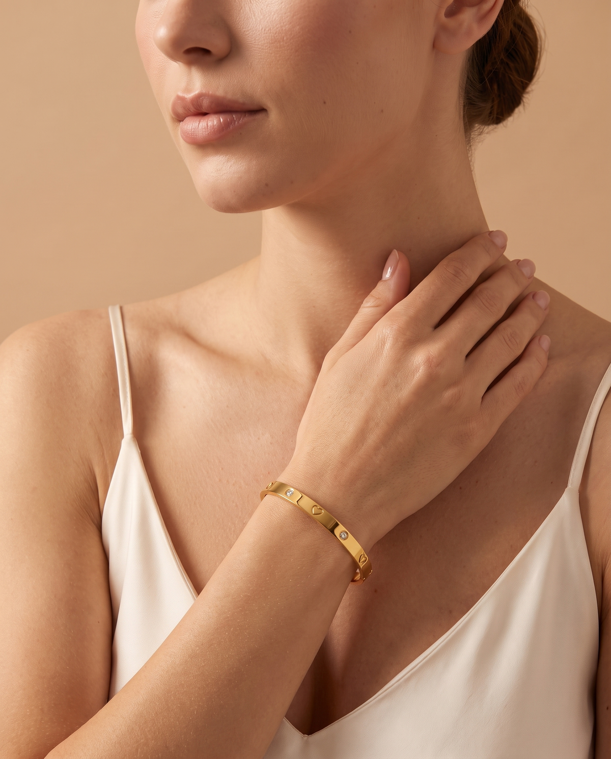 Sweet Whisper Bracelet, lifestyle on model | Sweet Whisper armband, lifestyle op model