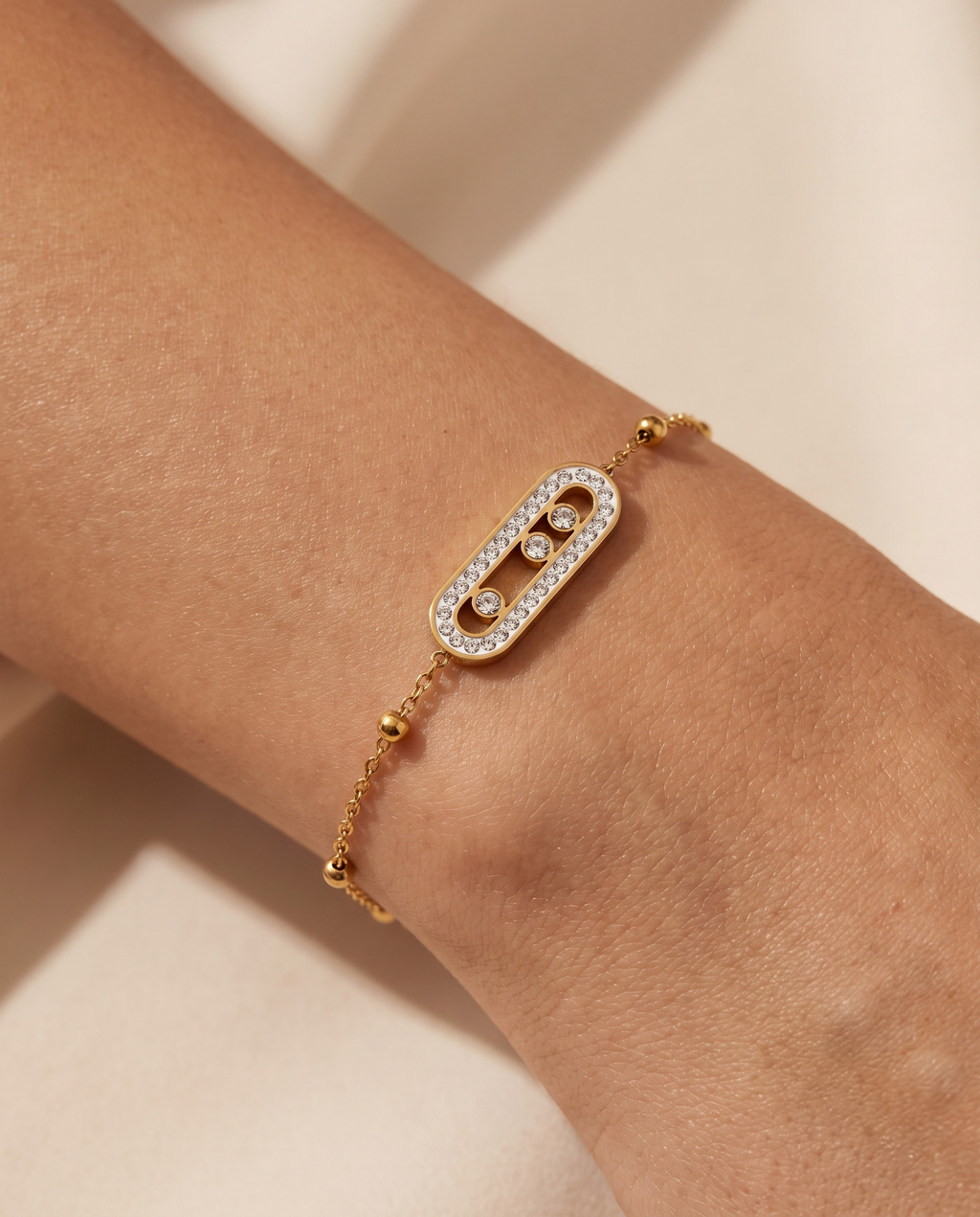 Pure Essence Bracelet, close-up detail | Pure Essence armband, close-up detail