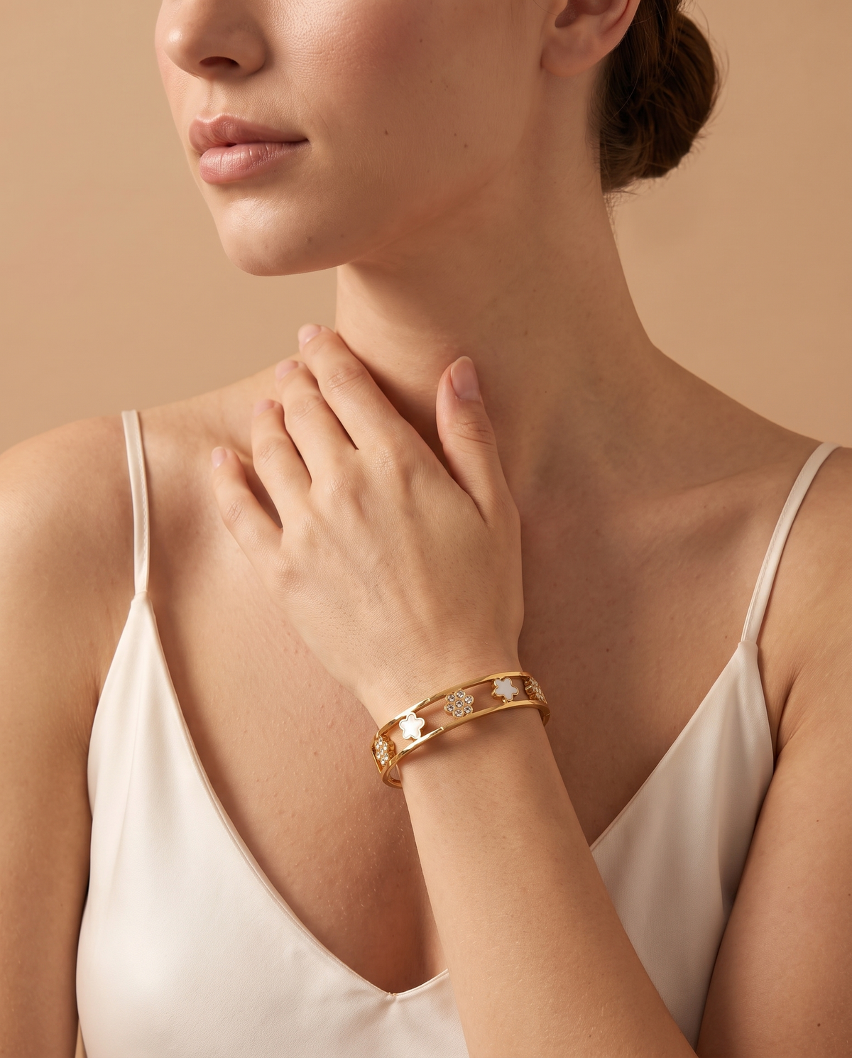 Evening Bliss Bracelet, lifestyle on model | Evening Bliss armband, lifestyle op model