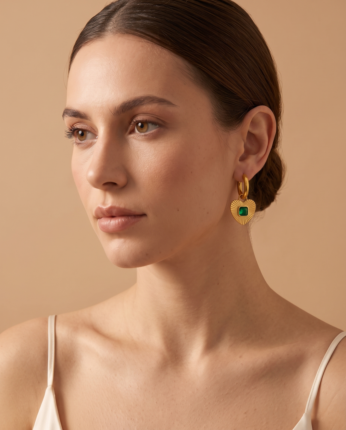 Ocean Grace Earring, lifestyle on model | Ocean Grace oorbellen, lifestyle op model