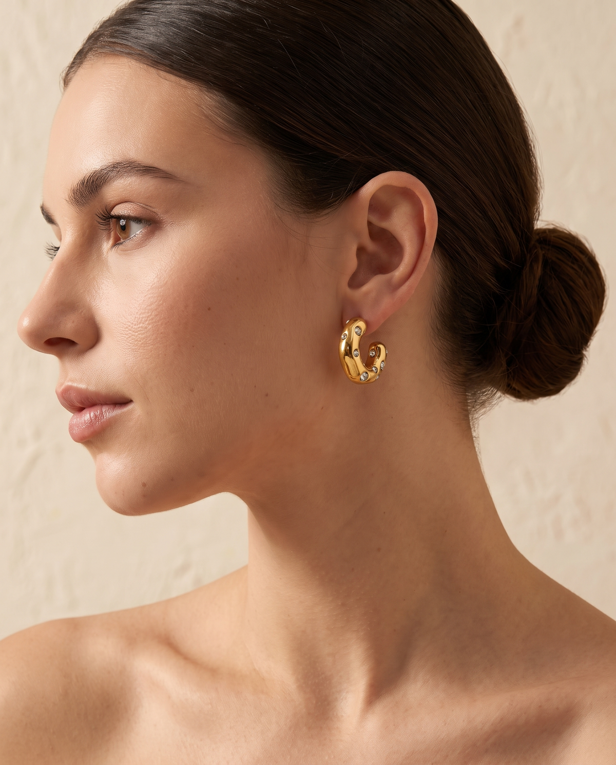 Dreamy Sunset Gold-Tone Sparkle Earrings, gold-tone, worn on model | Dreamy Sunset oorbellen, goudkleurig, gedragen door model