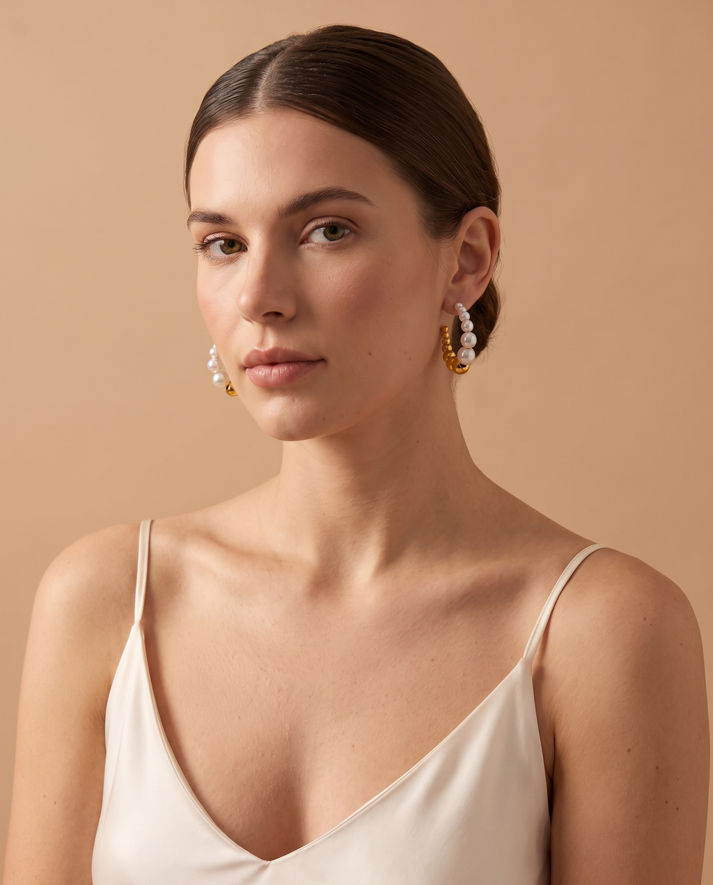 Shimmering Sands Earring, lifestyle on model | Shimmering Sands oorbellen, lifestyle op model