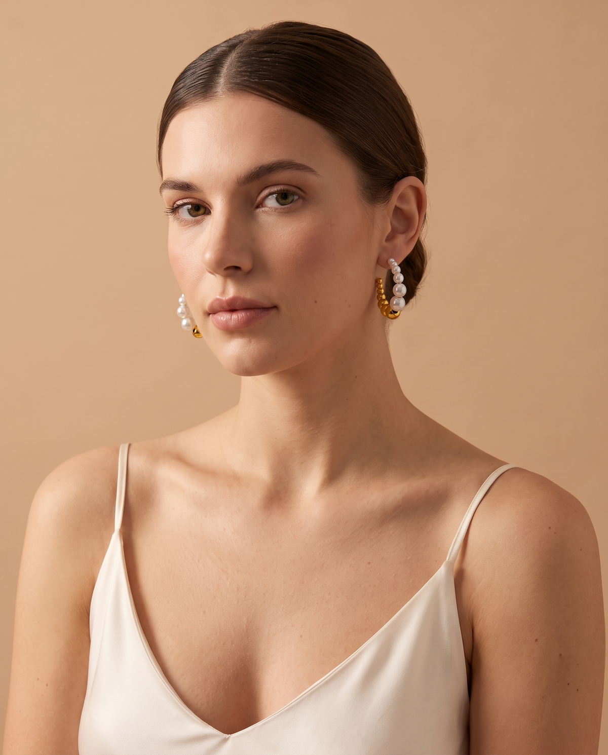 Shimmering Sands Earring, lifestyle on model | Shimmering Sands oorbellen, lifestyle op model