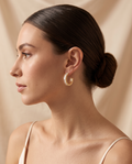 Summer Spark Earring, gold-tone, worn on model | Summer Spark oorbellen, goudkleurig, gedragen door model