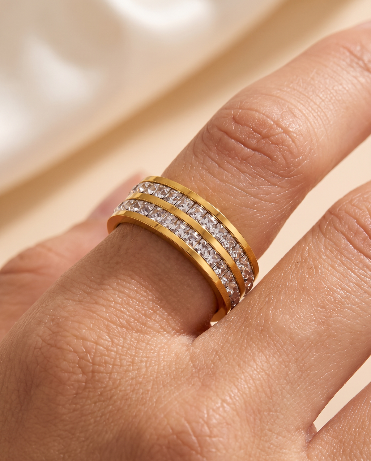 Endless Love Ring, close-up detail | Endless Love ring, close-up detail