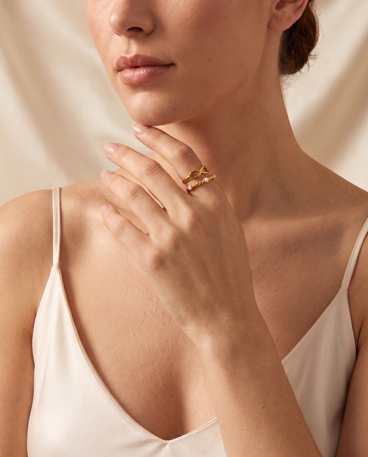 Ocean Pearl Ring, lifestyle on model | Ocean Pearl ring, lifestyle op model