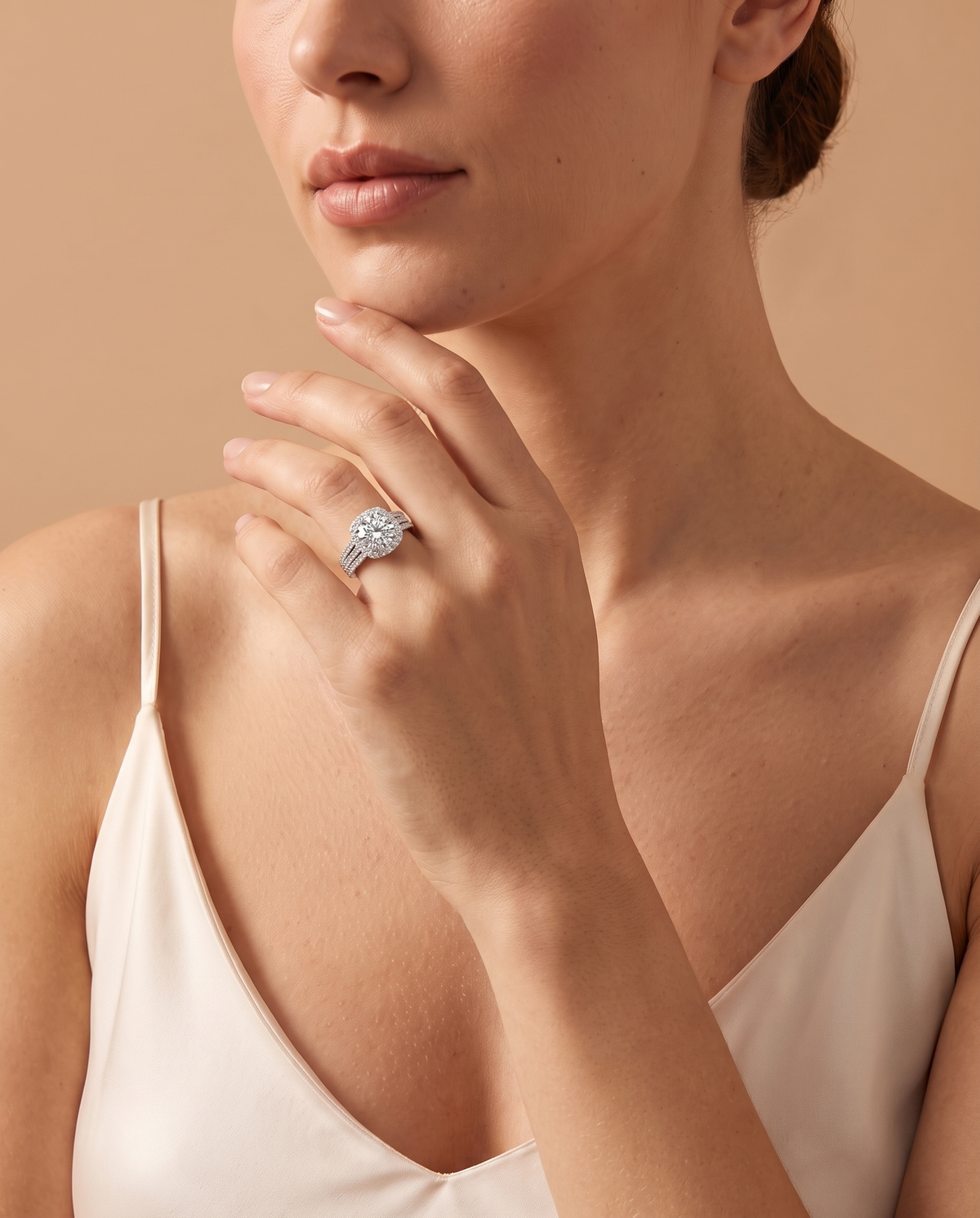 Silver Harmony Ring, lifestyle on model | Silver Harmony ring, lifestyle op model