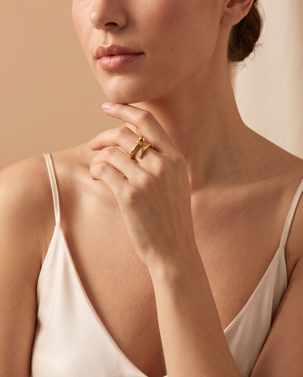 Timeless Beauty Ring, lifestyle on model | Timeless Beauty ring, lifestyle op model
