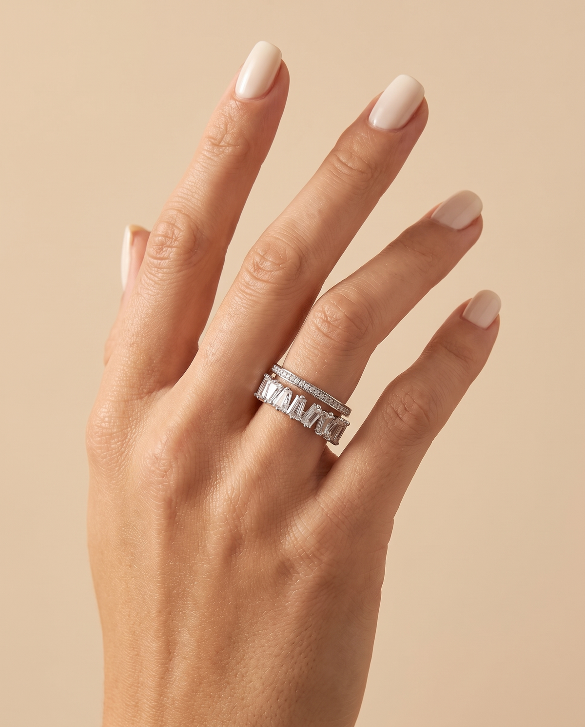 Crystal Spark Ring, silver-tone, worn on the hand | Crystal Spark ring, zilverkleurig, gedragen aan de hand