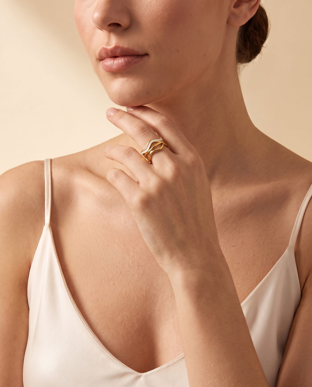 Secret Horizon Ring, lifestyle on model | Secret Horizon ring, lifestyle op model