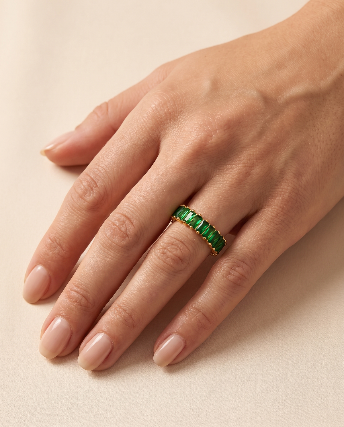 Simple Elegance Ring, gold-tone, worn on the hand | Simple Elegance ring, goudkleurig, gedragen aan de hand