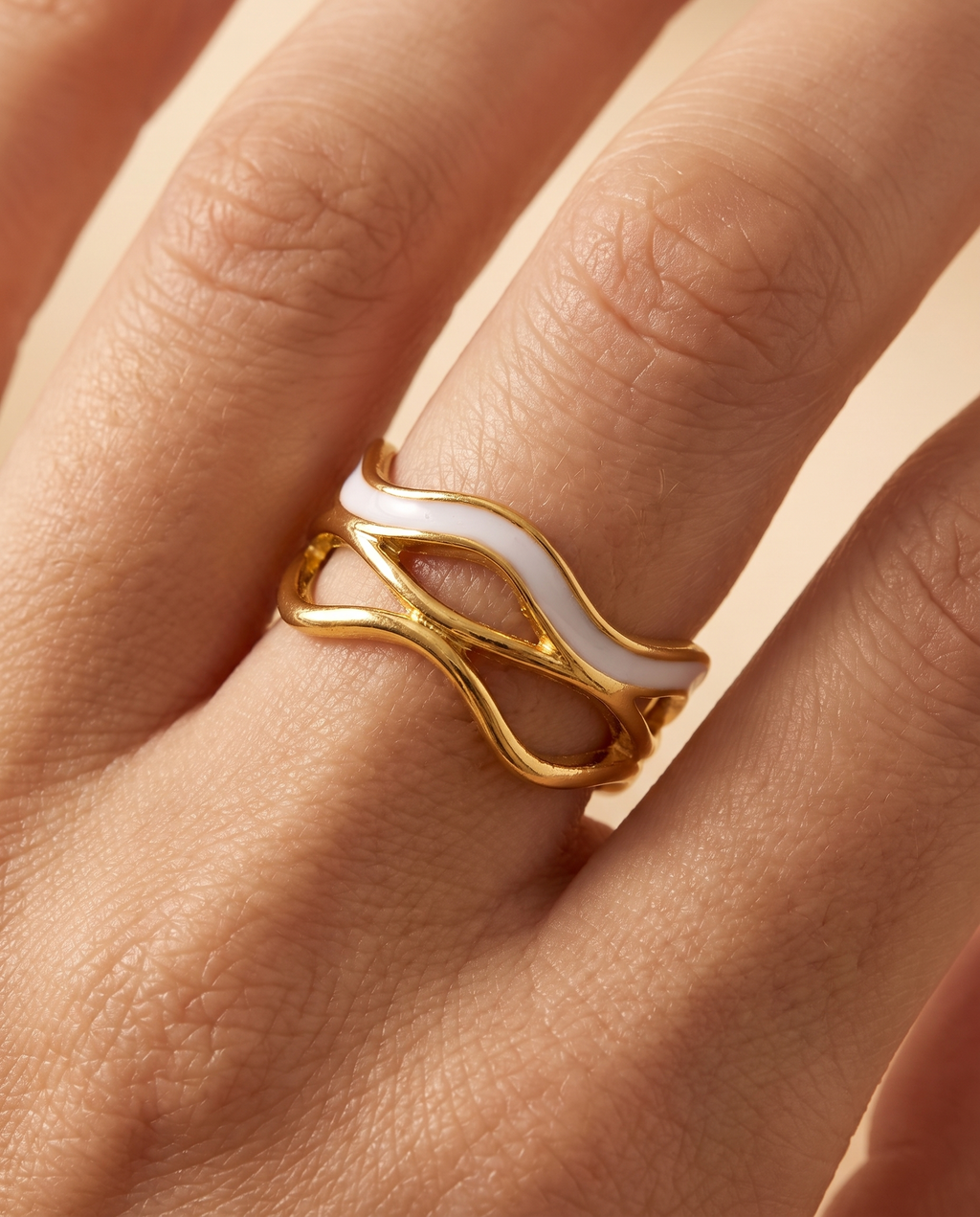 Secret Horizon Ring, close-up detail | Secret Horizon ring, close-up detail