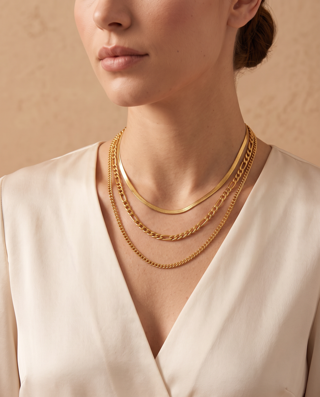 Celestial Glow Layered Chain Necklace Set, portrait on model | Celestial Glow kettingset, portret op model